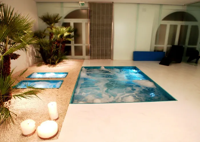 La Piazza Luxury & فندق 4*