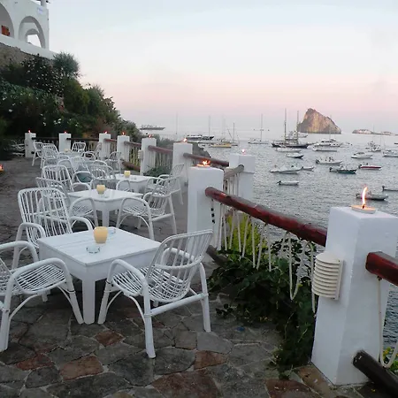La Piazza Luxury & 4* Panarea