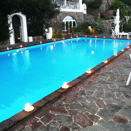 La Piazza Luxury & 4* パナレーア