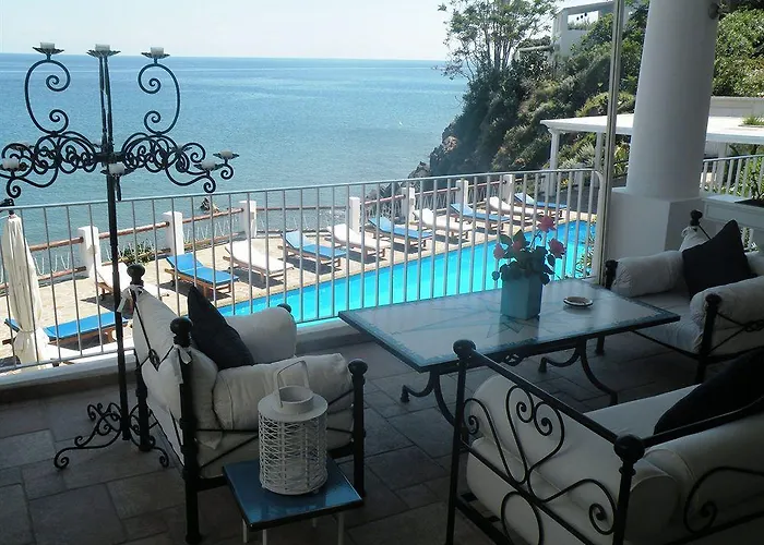 La Piazza Luxury & Hotell