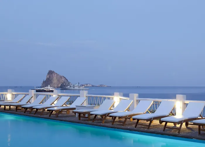 La Piazza Luxury & Hotel 4*