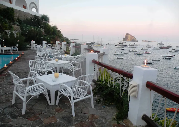 La Piazza Luxury & 4* Panarea