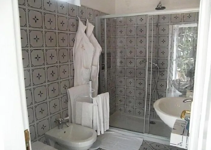 La Piazza Luxury & 4* Panarea