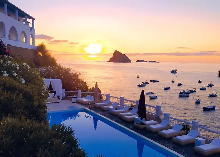 La Piazza Luxury & 4*