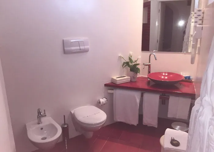La Piazza Luxury & Hotell