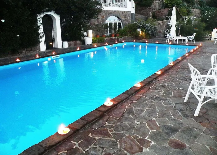 La Piazza Luxury & 4* Panarea